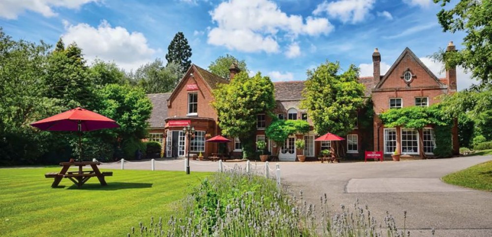 Belstead Brook Hotel front lawns and entrance