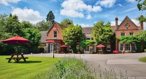 Belstead Brook Hotel front lawns and entrance