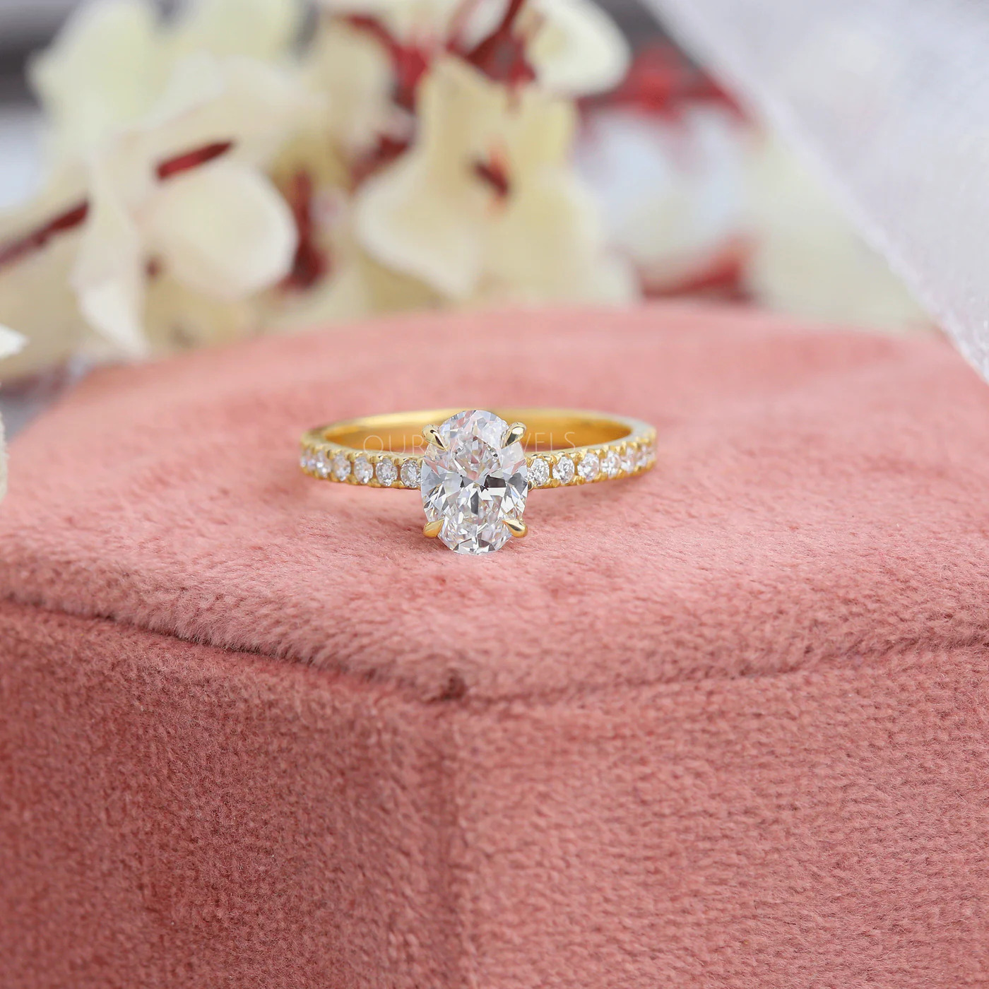 Gold diamond solitaire cut ring